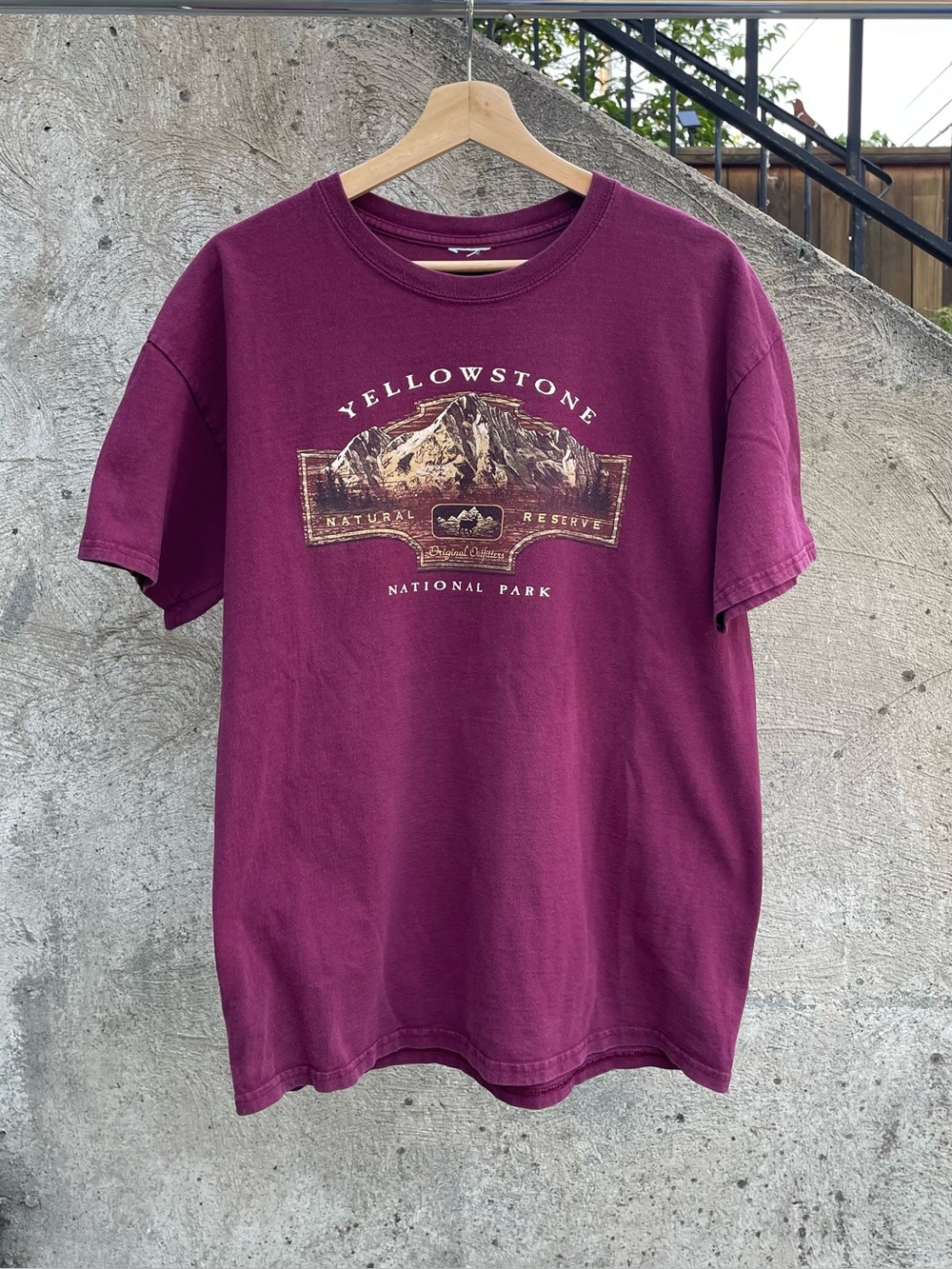 Burgundy Y2K Yellowstone National Park t shirt size large (21.5x28.5)